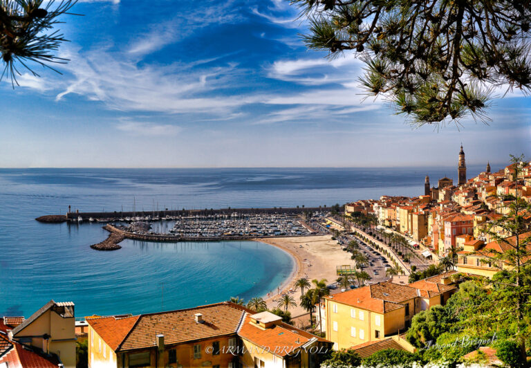 Menton, entre pierre et lumière